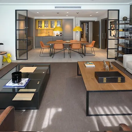 Midtown Apartment *