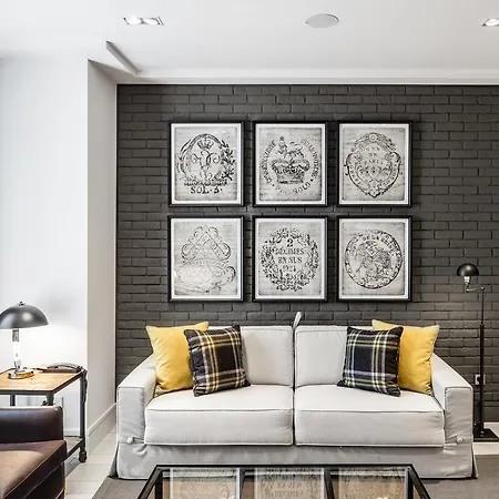 Midtown Apartment *
